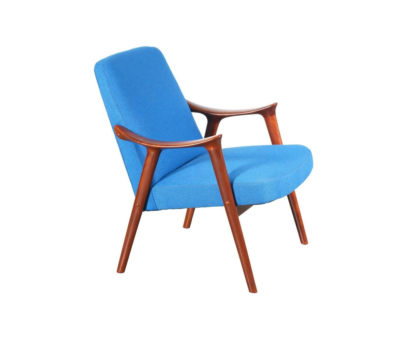 Designer: Rolf Rastad & Adolf Relling
Manufacturer: Møre Lenestolfabrikk
Period/Style: Scandinavian Modern
Country: Norway
Date: 1950s

Dimensions: 30.5″H x 26.75″W x 28″D
Seat Height 15.5″
Materials: Afromosia Teak, Cotton Tweed
Condition:
