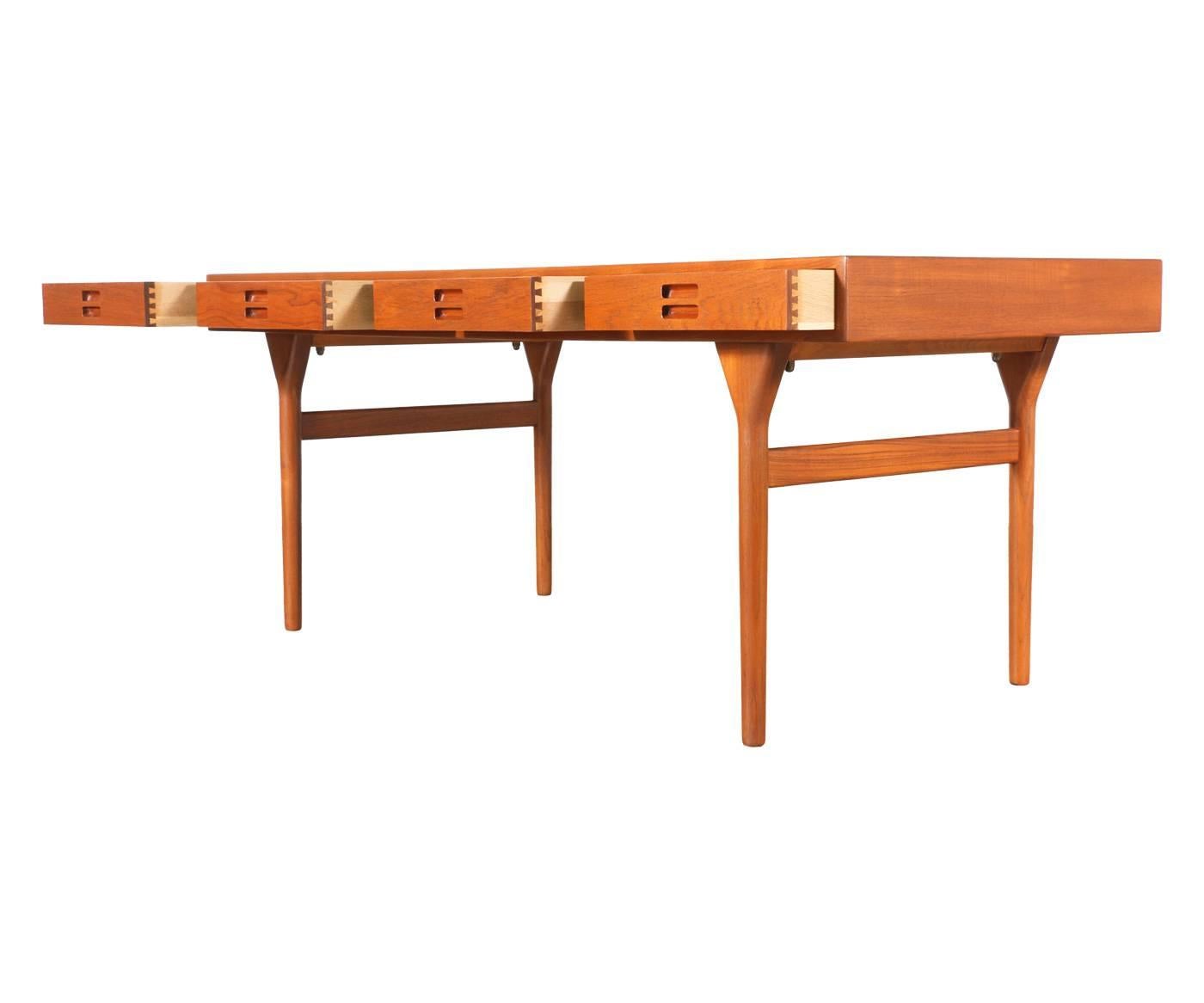 Nanna Ditzel Four-Drawer Writing Desk for Søren Willadsen In Excellent Condition In Los Angeles, CA