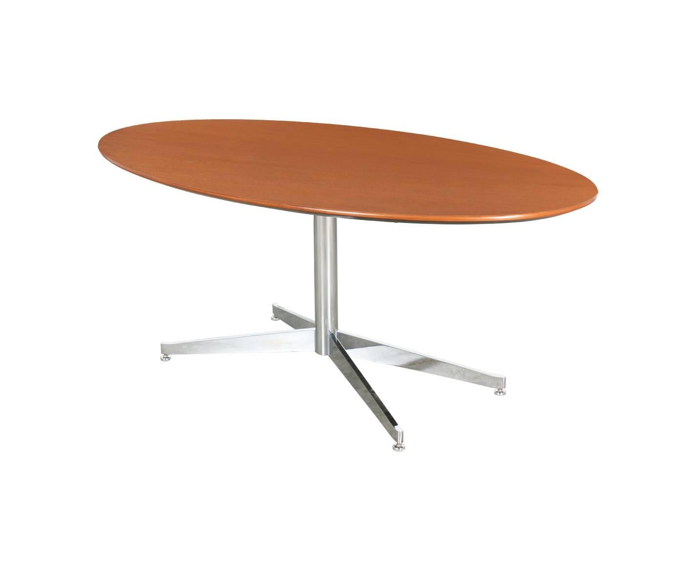 Designer: Florence Knoll.
Manufacturer: Knoll International.
Period/Style: Mid-Century Modern.
Country: United States.
Date: 1960s.

Dimensions: 29″ H x 72″ W x 42″ D
Materials: Walnut, Steel Chrome.
Condition: Excellent – Newly