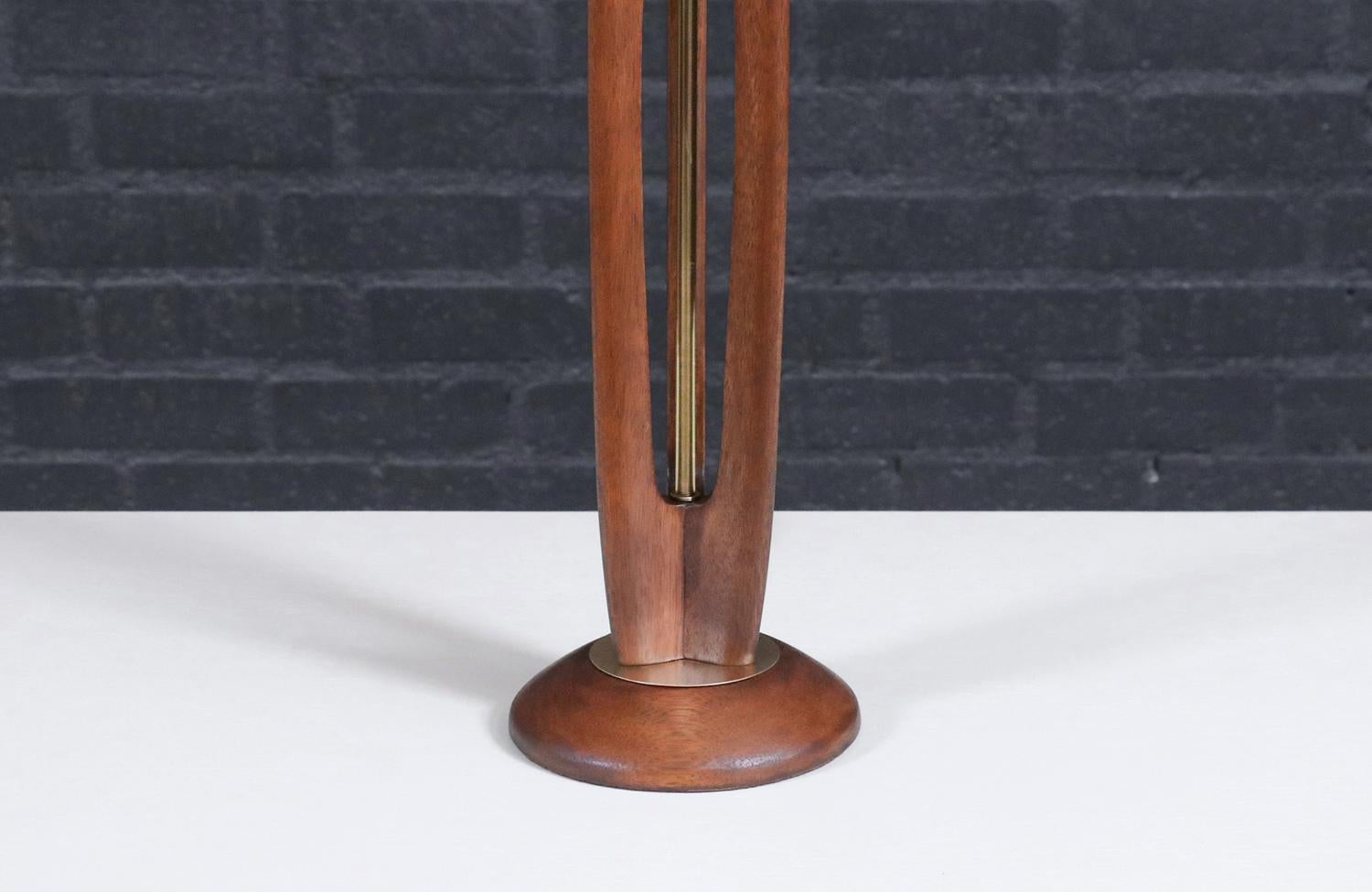 Expertly Restored -Mid-Century California Modern Sculpted Table Lamp by Modeline For Sale 2