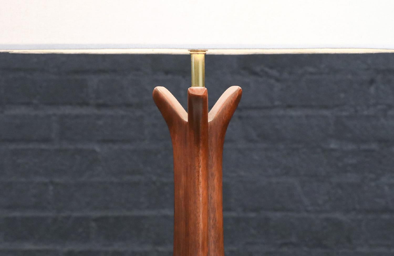 Expertly Restored -Mid-Century California Modern Sculpted Table Lamp by Modeline For Sale 3