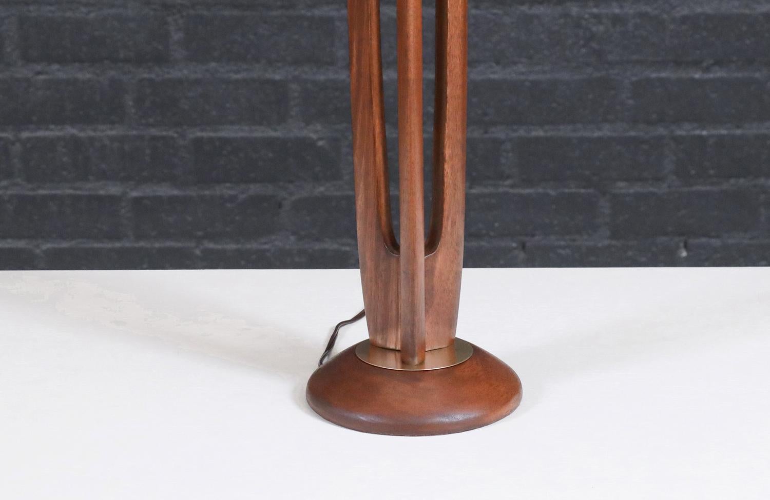 Expertly Restored -Mid-Century California Modern Sculpted Table Lamp by Modeline For Sale 1