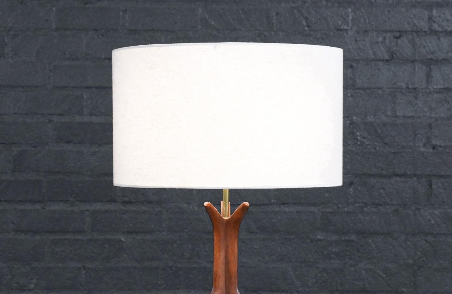 Brass Expertly Restored -Mid-Century California Modern Sculpted Table Lamp by Modeline For Sale