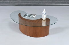 Tavolino da caffè in noce scolpito in stile Mid-Century, dalla forma biomorfica, con piano in vetro