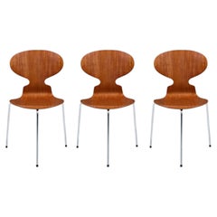 Restaurada por expertos - Silla de teca Arne Jacobsen "Ant" Model-3100 para Fritz Hansen