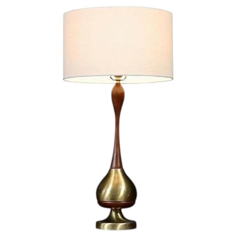 Tony Paul Tischlampe aus Messing und Nussbaumholz von Westwood Industries
