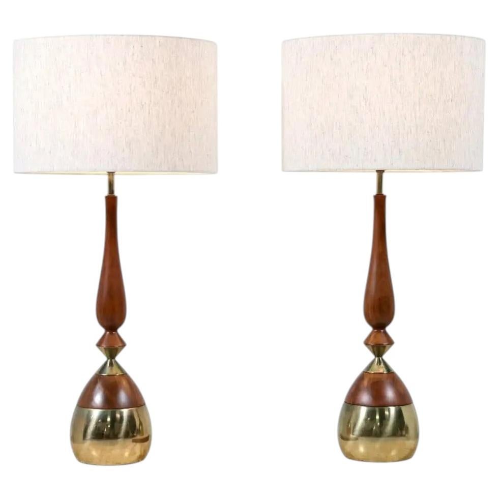 Expert en restauration - Lampes de table Tony Paul en noyer sculpté et laiton en vente
