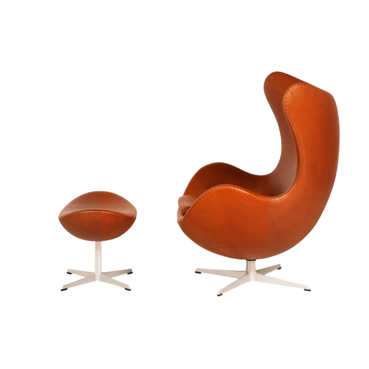Designer: Arne Jacobsen.
Manufacturer: Fritz Hansen.
Period/Style: Danish Modern.
Country: Denmark.
Date: 1958.

Dimensions: 42″ H x 35″ L x 31″ W.
Materials: Leather, aluminum.
Condition: Excellent newly reupholstered.
Number of items: