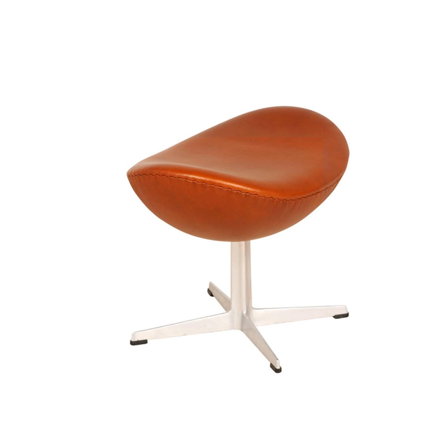 Mid-20th Century Arne Jacobsen “Egg” Chair with Ottoman for Fritz Hansen