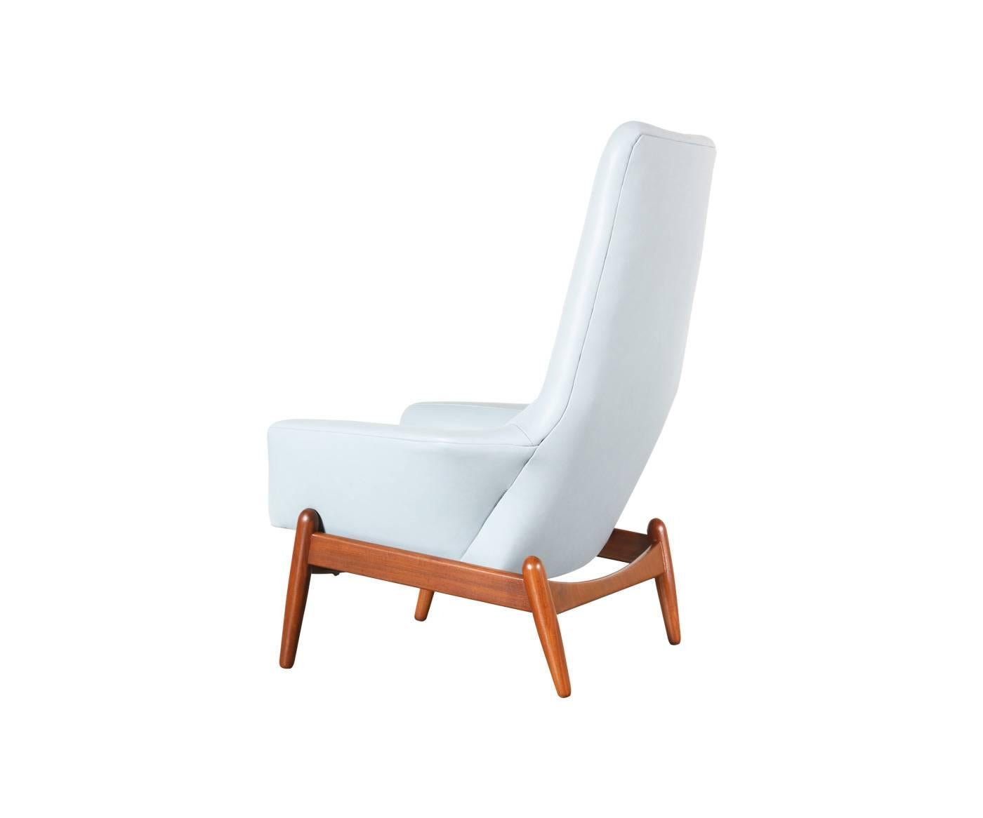 Povl Dinesen PD-30 Leather Lounge Chair with Ottoman In Excellent Condition In Los Angeles, CA