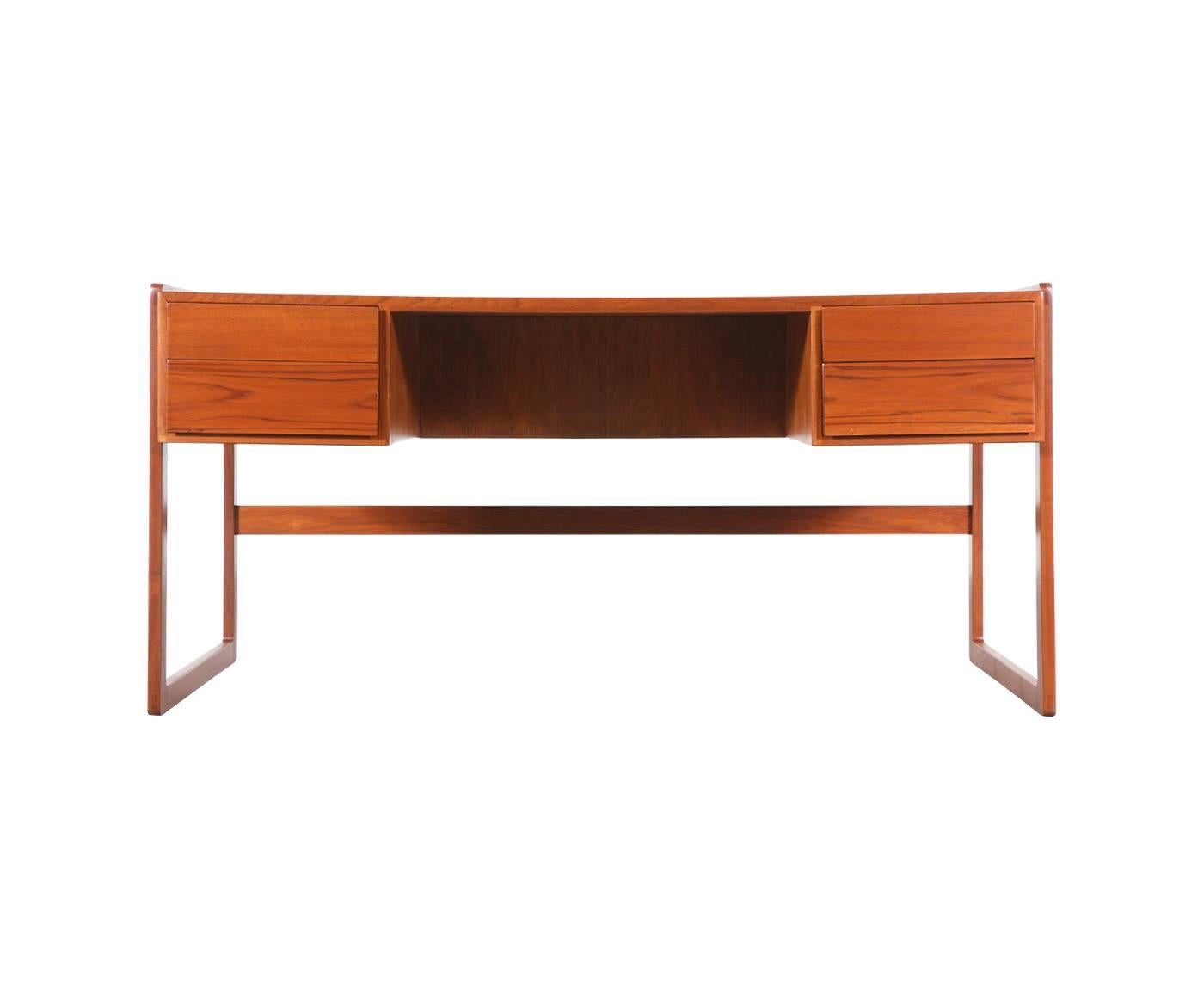 Designer: Arne Hovmand-Olsen.
Manufacturer: Mogens Kold.
Period/style: Danish Modern.
Country: Denmark.
Date: 1950s.

Dimensions: 28″ H x 59″ W x 30″ D.
Materials: Teak.
Condition: Excellent, newly refinished.
Number of items: 1.
Id