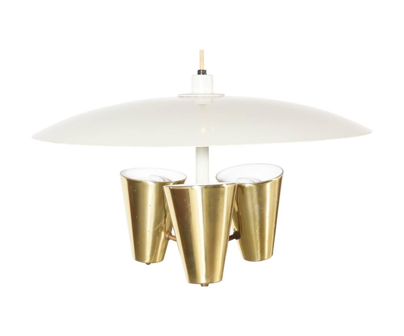 Designer: Edward J. Wormley.
Manufacturer: Lightolier.
Period/Style: Mid-Century Modern.
Country: United States.
Date: 1950s.

Dimensions: 15″ H x 25″ W.
Materials: Enameled aluminum, brass
Condition: Shows minor wear consistent with age and