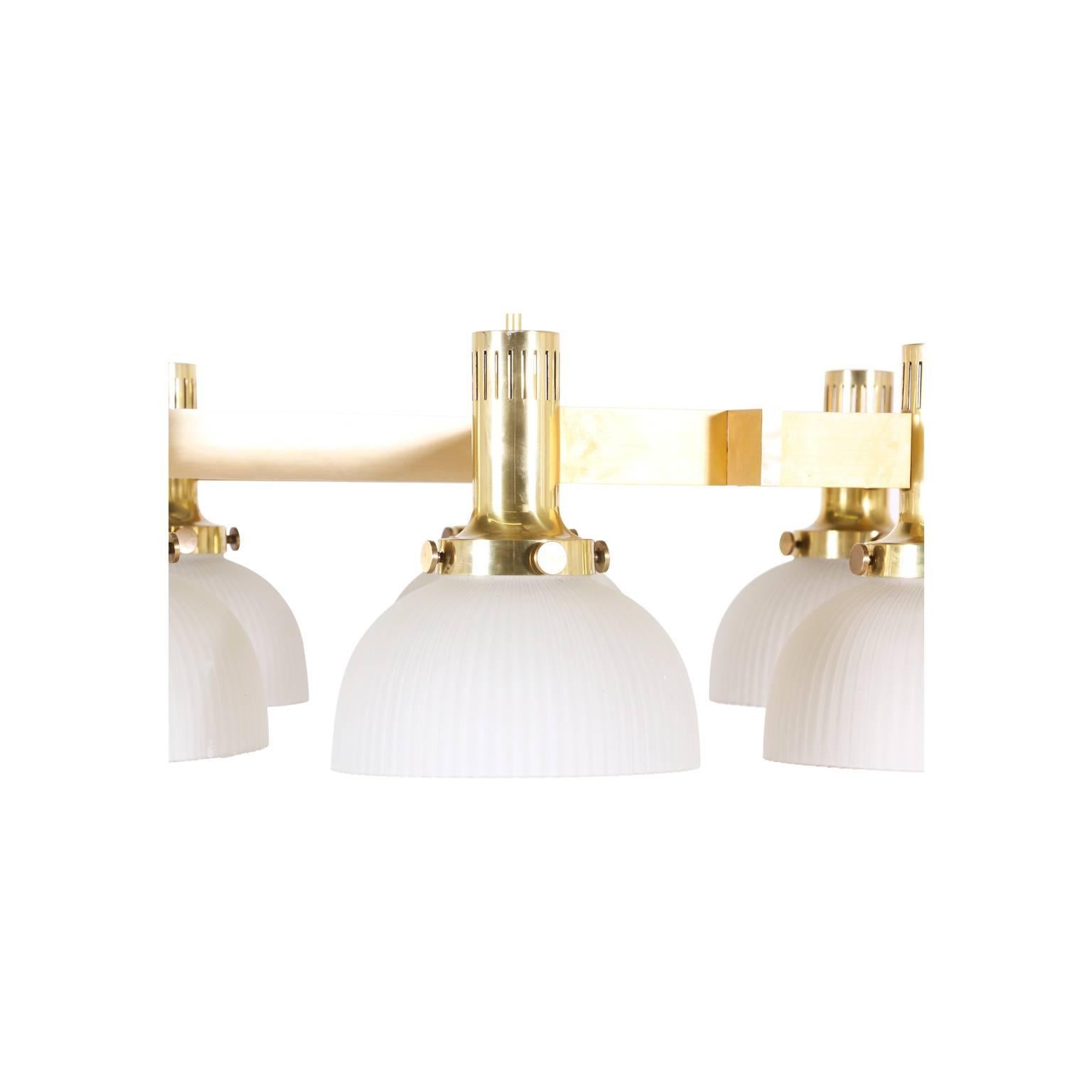 Mid-20th Century Large Eight-Arm Brass Chandelier with Frosted Shades by Lightolier