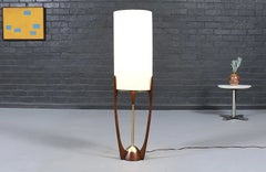 Lampadaire en bois de korina sculpté par Arthur Jacobs pour Modeline (Californie)