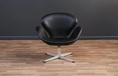 Arne Jacobsen Schwarzer Ledersessel „Swan“ für Fritz Hansen, Vintage