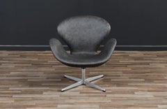 Vintage Arne Jacobsen Grey Leather "Swan" Chair for Fritz Hansen