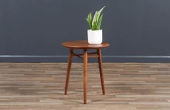 Restaurada por expertos - Mesa auxiliar de tres patas Kipp Stewart para Winchendon Furniture Co.