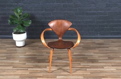 Fachmännisch restauriert – Norman Cherner „Pretzel“-Sessel für Plycraft