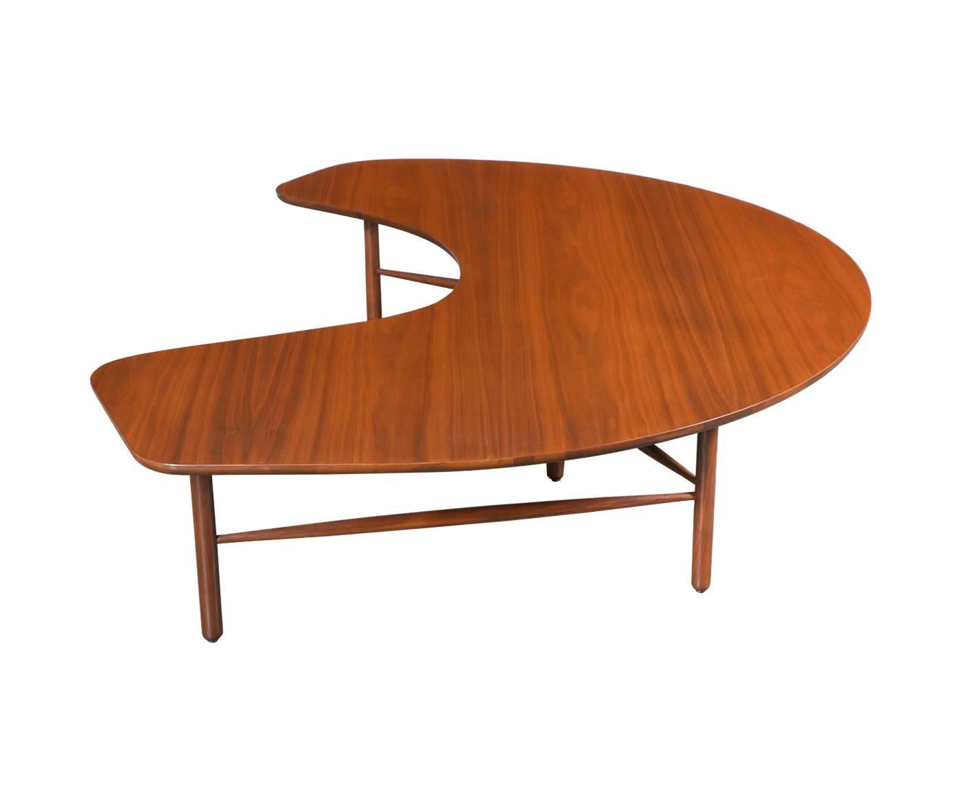 Designer: Greta M. Grossman.
Manufacturer: Glenn of California.
Period/style: Mid-Century Modern.
Country: United States.
Date: 1952.

Dimensions: 14.25″ H x 60″ L x 44″ W.
Materials: Walnut.
Condition: Excellent, newly refinished.
Number