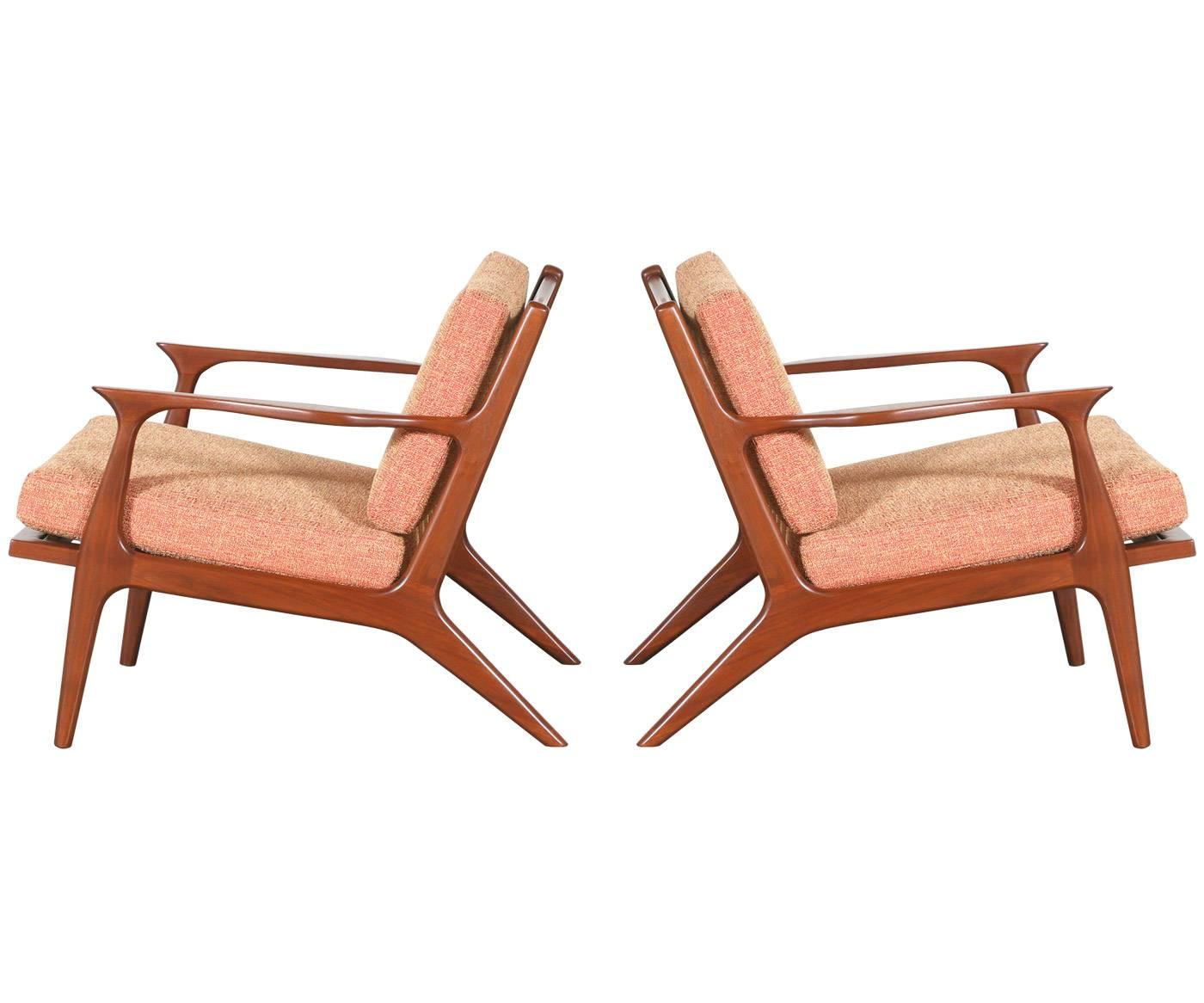 Pair of Mid-Century sculpted walnut lounge chairs. Designer: Unknown.
Manufacturer: Unknown.
Period/Style: Mid-Century Modern.
Country: United States.
Date: 1950s.

Dimensions: 34.75″ H x 24.5″ W x 21″ D.
Materials: Walnut and new cotton
