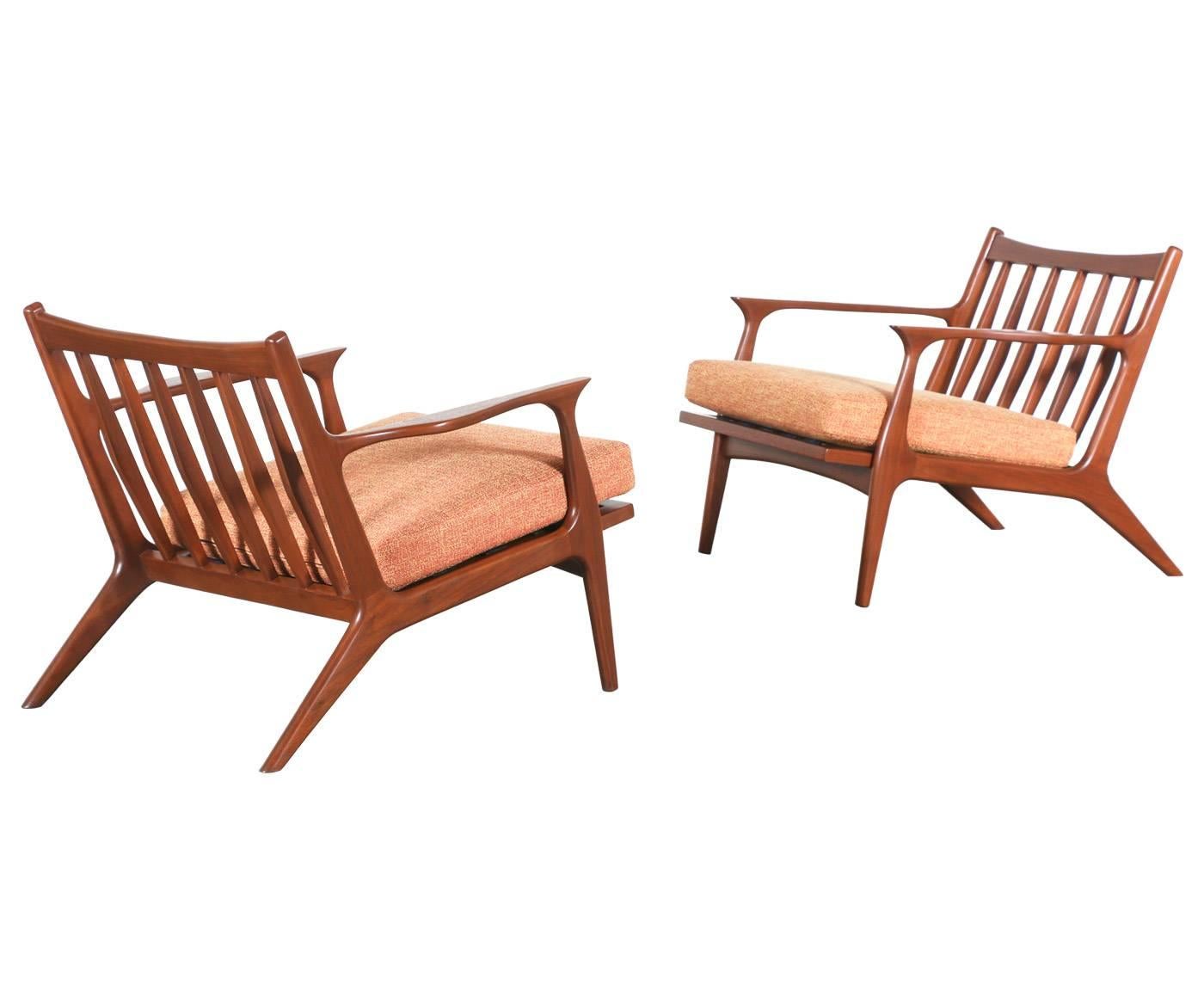 Mid-Century Modern Pair of Mid-Century Sculpted Walnut Lounge Chairs