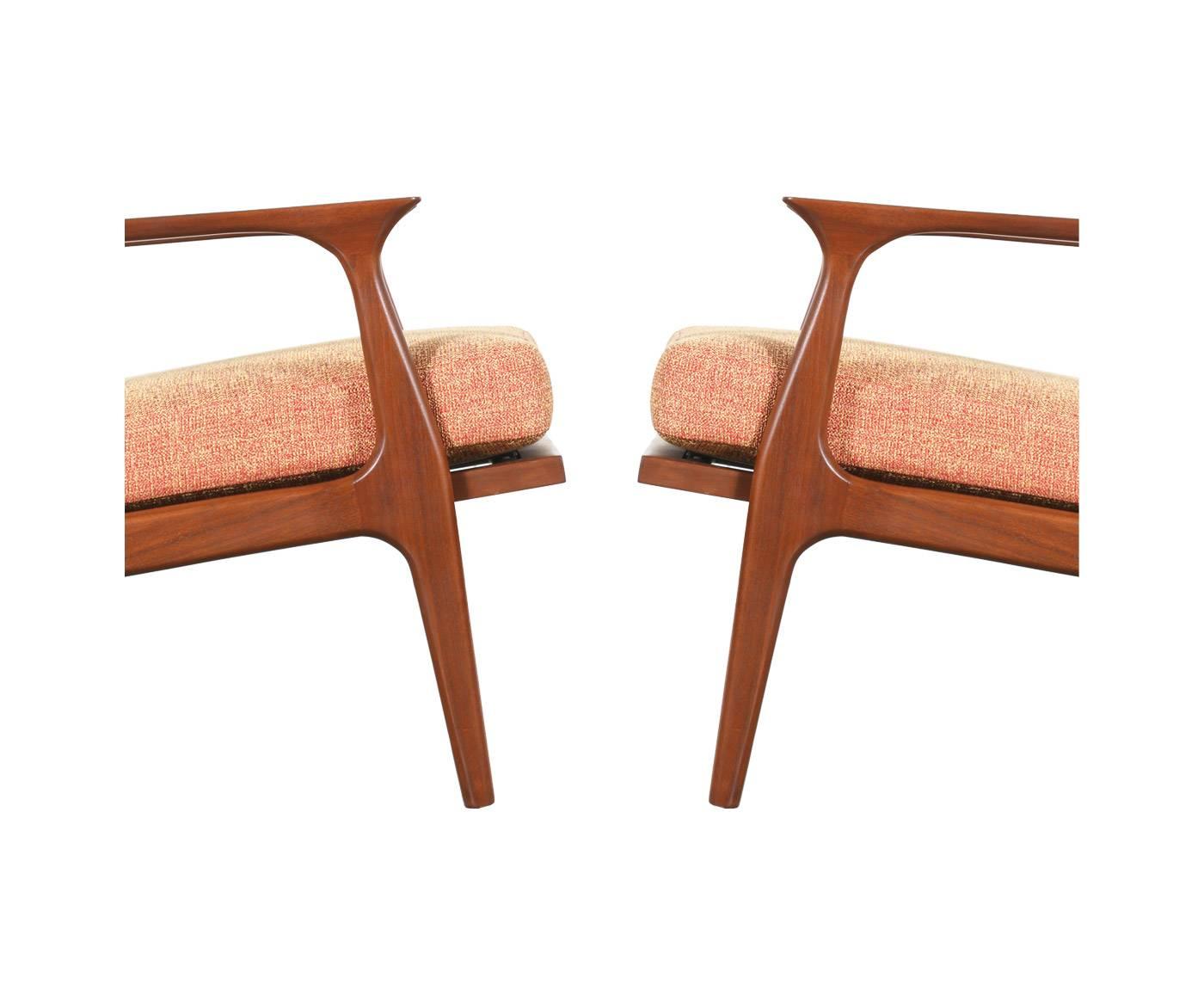 Pair of Mid-Century Sculpted Walnut Lounge Chairs In Excellent Condition In Los Angeles, CA
