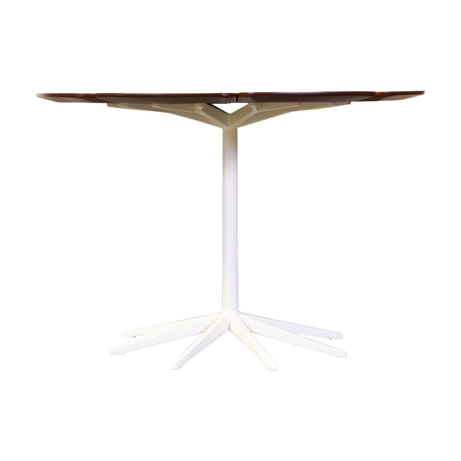 Designer: Richard Schultz.
Manufacturer: Knoll.
Period/Style: Mid-Century Modern.
Country: United States.
Date: 1960s.

Dimensions: 28.75″ H x 41.75″ D.
Materials: Walnut, enameled aluminum.
Condition: Excellent, newly refinished.
Number of