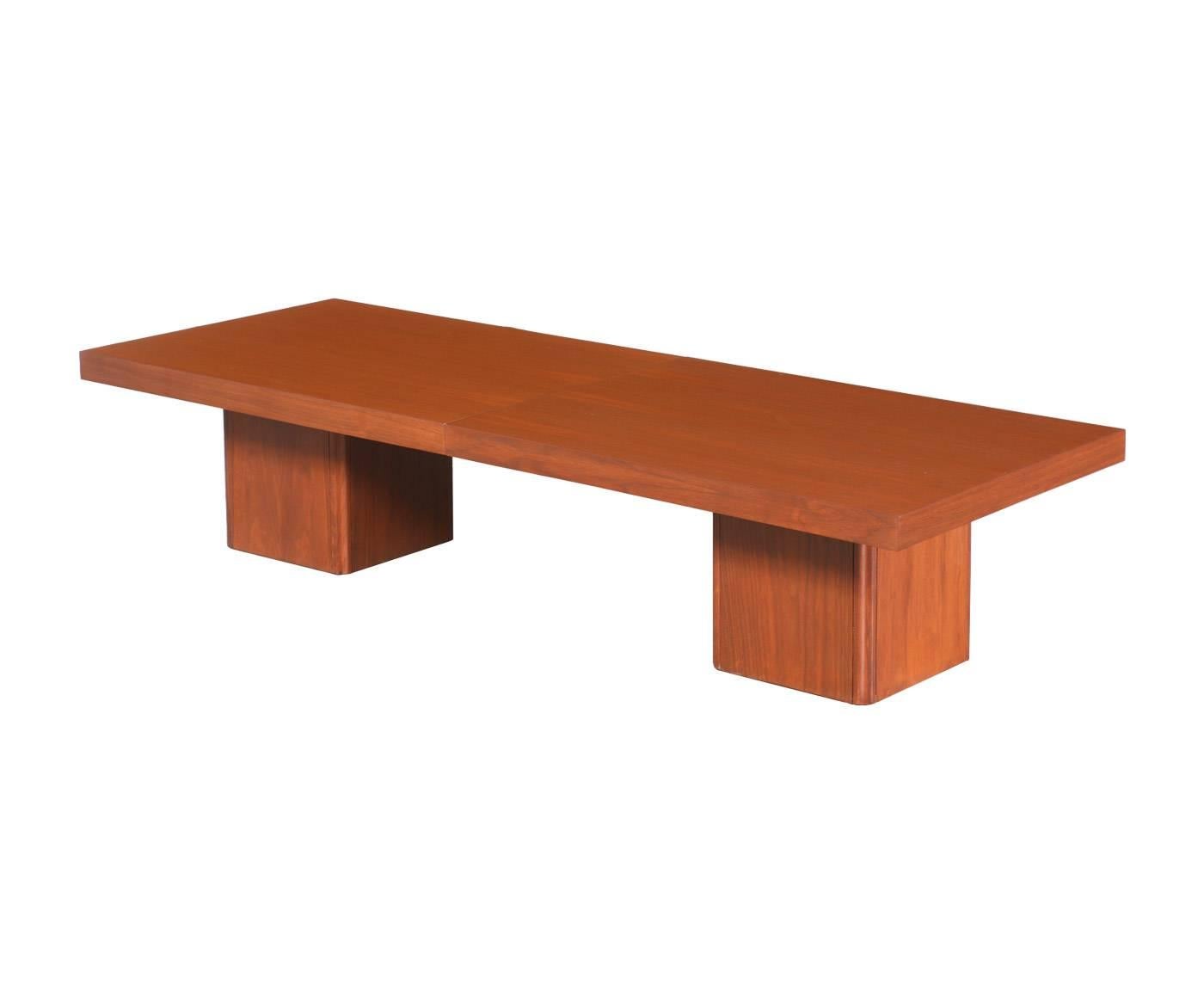 Designer: John Keal.
Manufacturer: Brown & Saltman.
Period/Style: Mid-Century Modern.
Country: United States.
Date: 1960s.

Dimensions: 14″ H x 66″ L x 24″ W.
Expands up to 96″.
Materials: Walnut, black laminate.
Condition: Excellent, newly