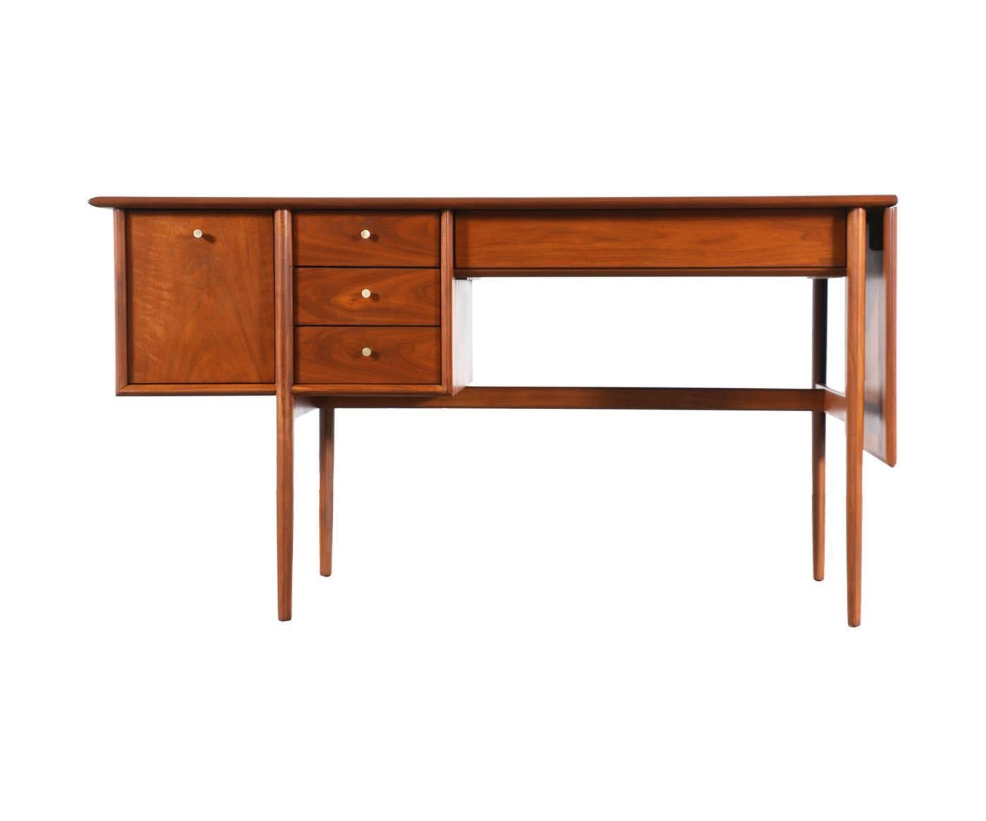 Designer: Barney Flagg.
Manufacturer: Drexel “Parallel.”
Period/Style: Mid-Century Modern.
Country: United States.
Date: 1950s.

Dimensions: 29″H x 72″L x 26.5″W.
Materials: Walnut, brass.
Condition: Excellent, newly refinished.
Number of