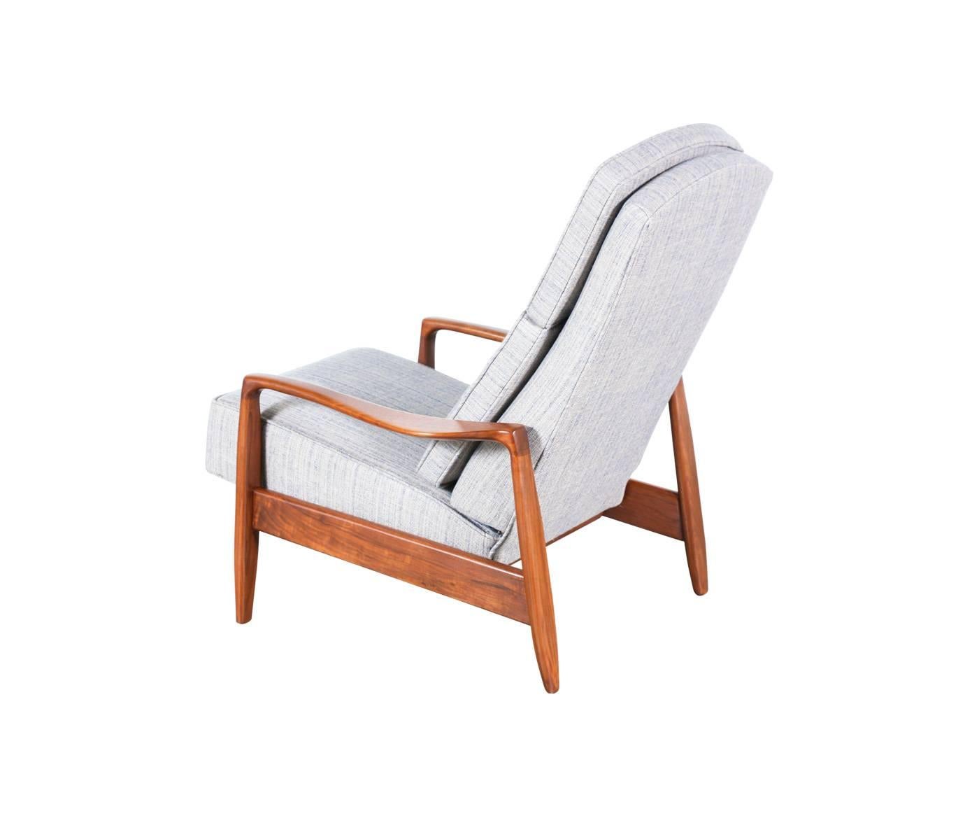 American Milo Baughman Walnut Reclining Lounge Chair for Thayer Coggin