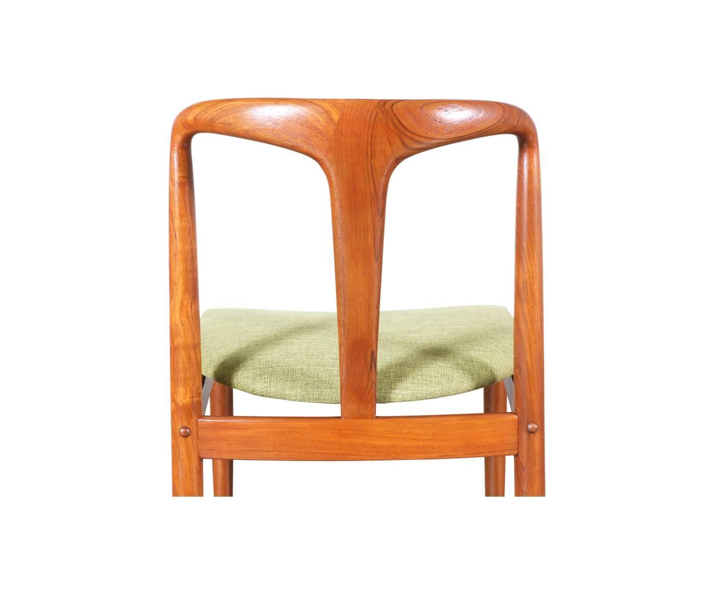 Johannes Andersen “Julianne” Teak Dining Chairs for Uldum Møbelfabrik In Excellent Condition In Los Angeles, CA