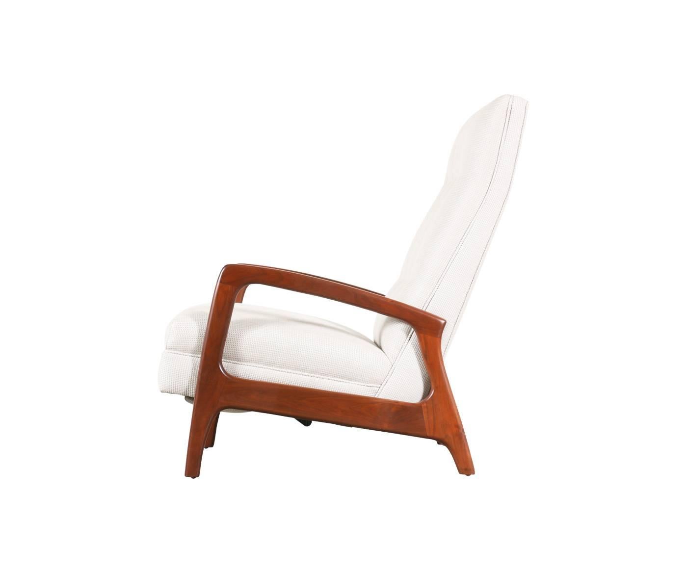 Adrian Pearsall reclining lounge chair. Designer: Adrian Pearsall.
Manufacturer: Craft Associates.
Period/Style: Mid-Century Modern.
Country: United States.
Date: 1960s.

Dimensions: 39″ H x 24.75″ W x 38″ D.
Seat height: 16.5″.
Materials: