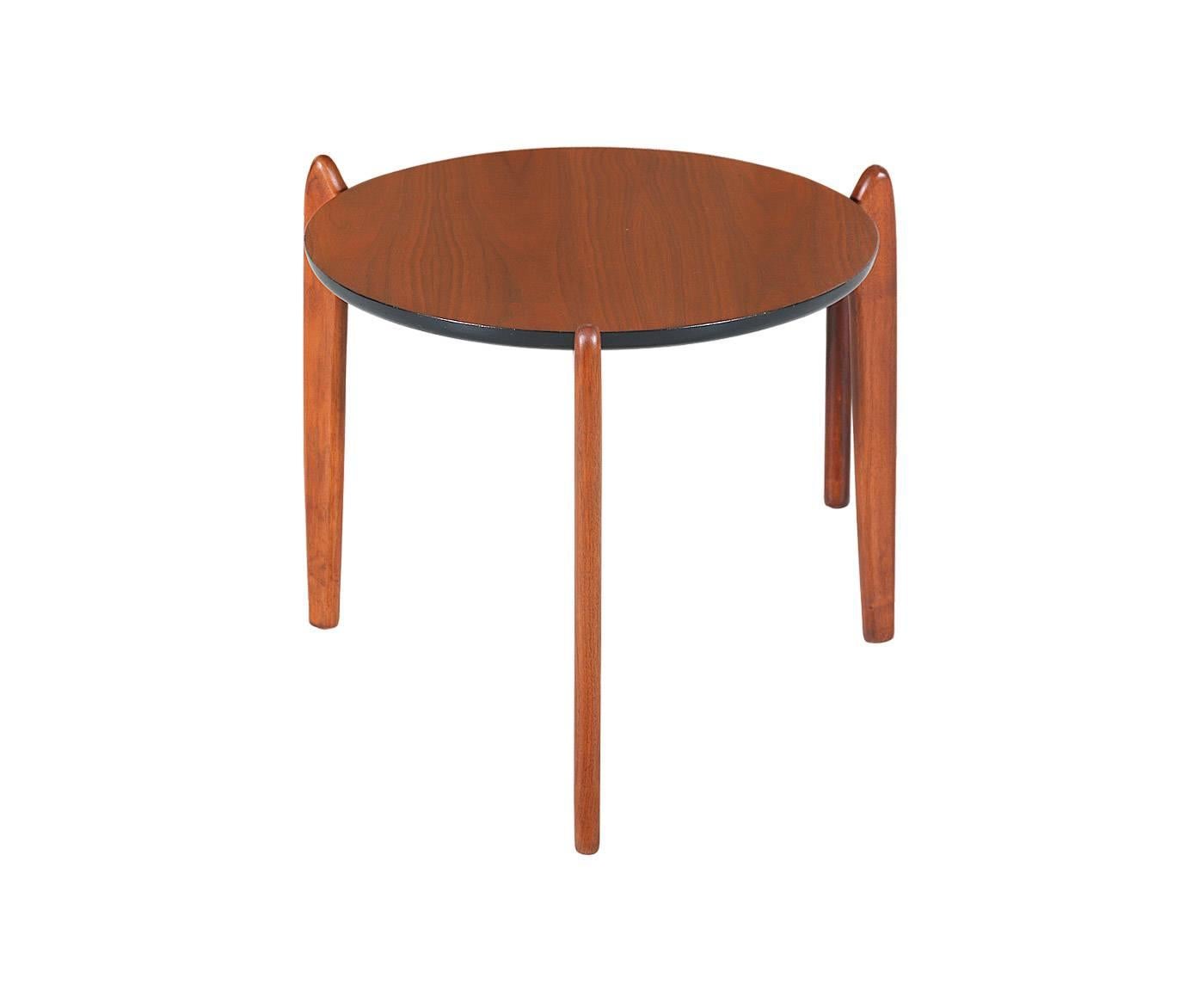 Designer: Adrian Pearsall.
Manufacturer: Craft Associates.
Period/Style: Mid-Century Modern.
Country: United States.
Date: 1950s.

Dimensions: 16.5″ H x 17.5″ D.
Materials: Walnut.
Condition: Excellent – Newly Refinished.
Number of Items: