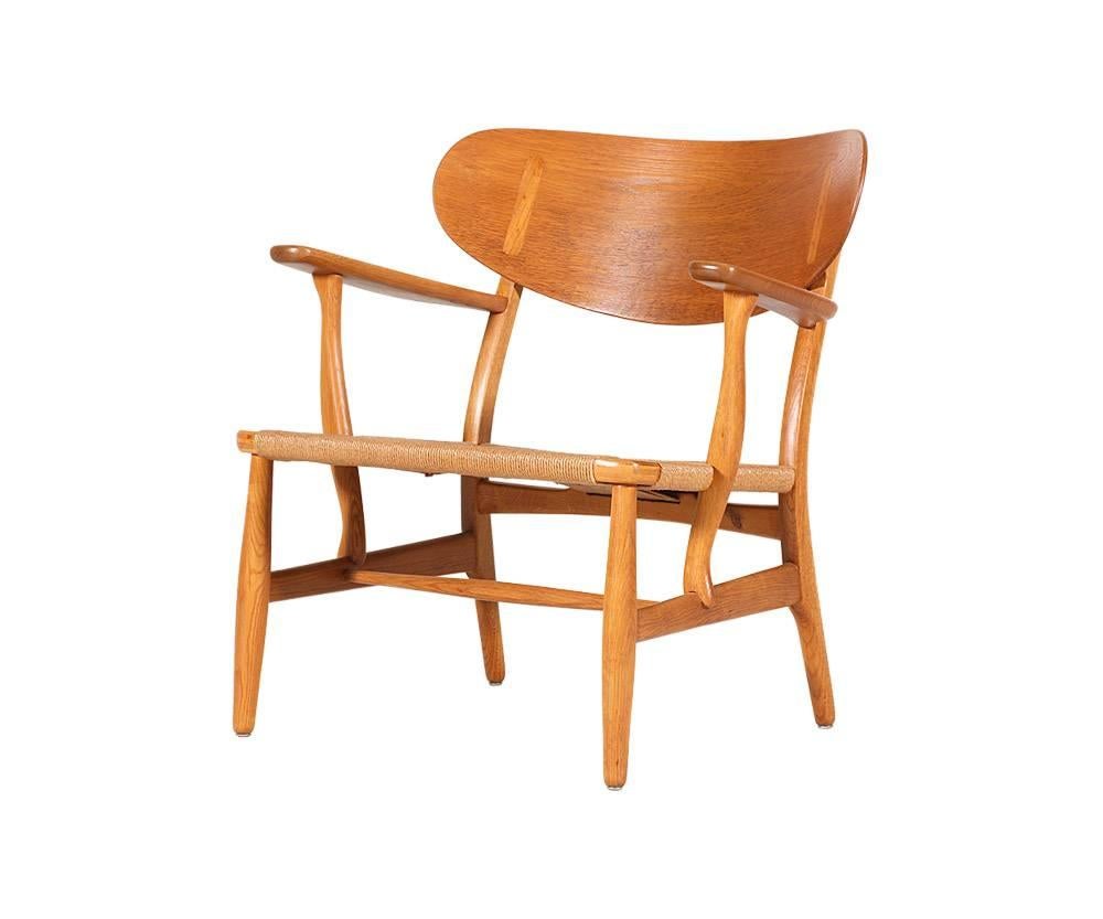 Hans J. Wegner Ch-22 Lounge Chair for Carl Hansen & Son In Excellent Condition In Los Angeles, CA
