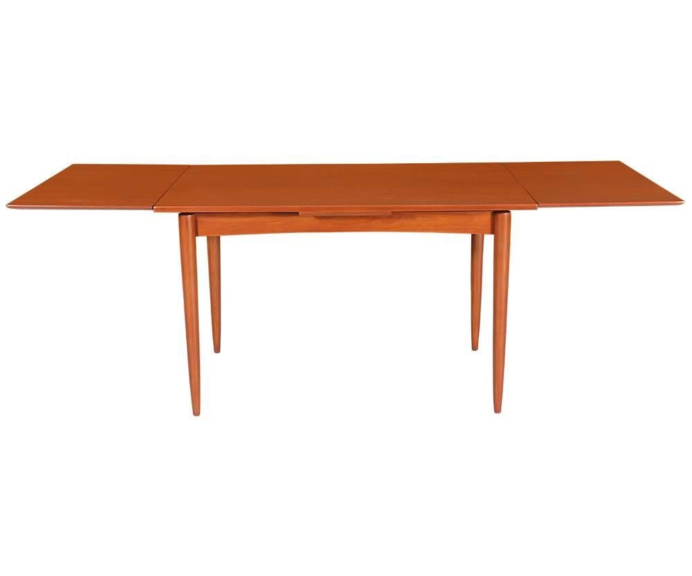 Danish Modern Expanding Draw-Leaf Dining Table In Excellent Condition In Los Angeles, CA