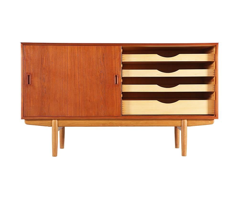 Designer: Børge Mogensen
Manufacturer: Søborg Møbler
Period/Style: Danish Modern
Country: Denmark
Date: 1950s

Dimensions: 34.25 H x 59 L x 18.25 W
Materials: Teak wood, oak base
Condition: Excellent newly refinished
Number of items: