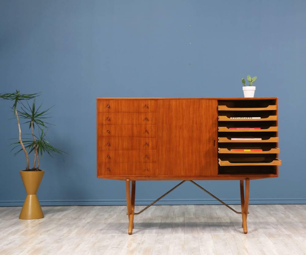 Mid-Century Modern Hans J. Wegner CH-304 Credenza for Carl Hansen & Søn