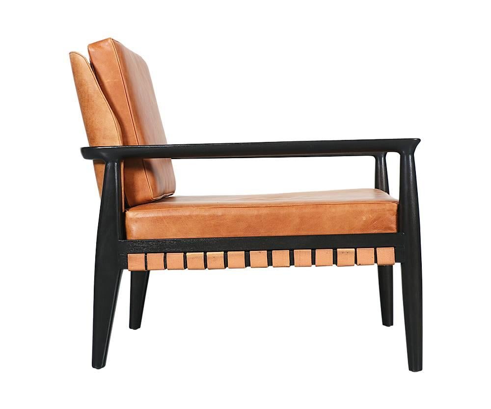 Period/Style: Mid-Century Modern
Country: United States
Date: 1950s

Dimensions: 29.5? H x 27.25? W x 30? D
Seat Height 15