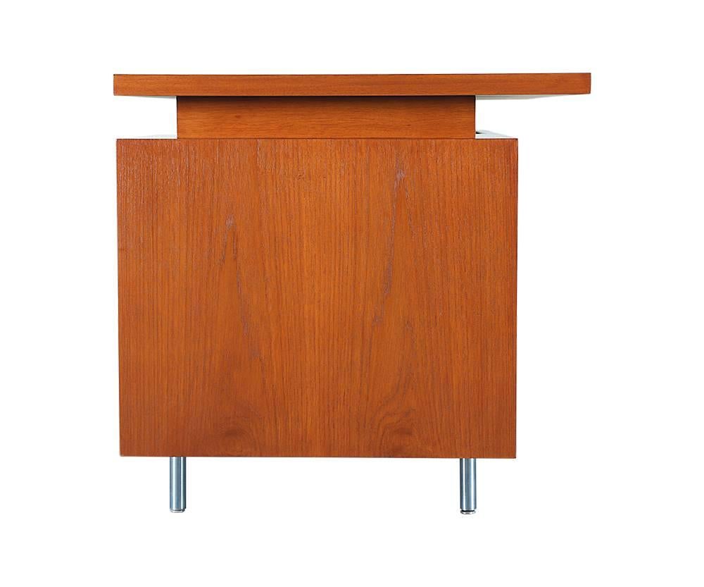 George Nelson Executive Teak Desk for Herman Miller In Excellent Condition In Los Angeles, CA
