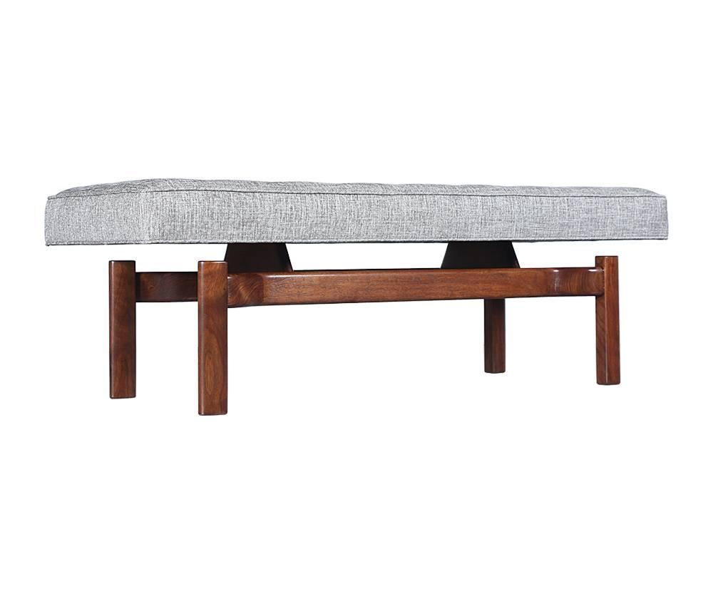 Mid-Century Modern Floating Tufted Bench In Excellent Condition In Los Angeles, CA