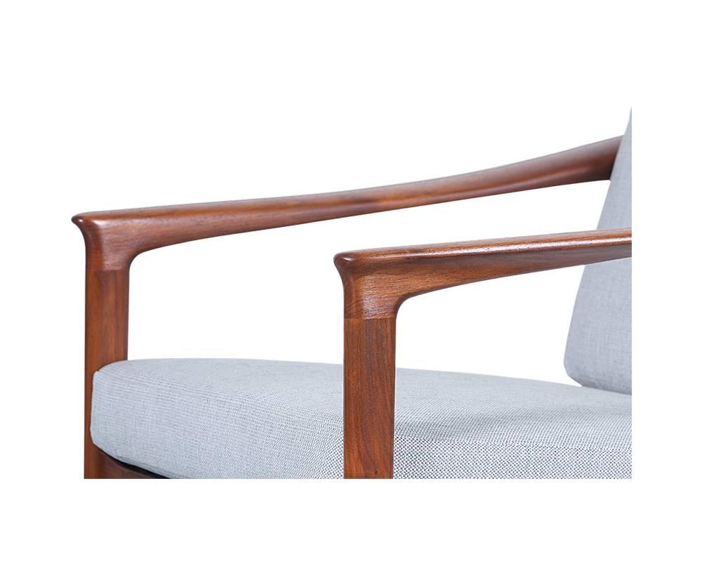 Designer: Folke Ohlsson
Manufacturer: Dux of Sweden
Period/style: Scandinavian Modern
Country: Sweden
Date: 1950s

Dimensions: 28?H x 31?W x 29?D
Seat height 16?
Materials: Walnut, tweed fabric
Condition: Excellent, newly refinished and