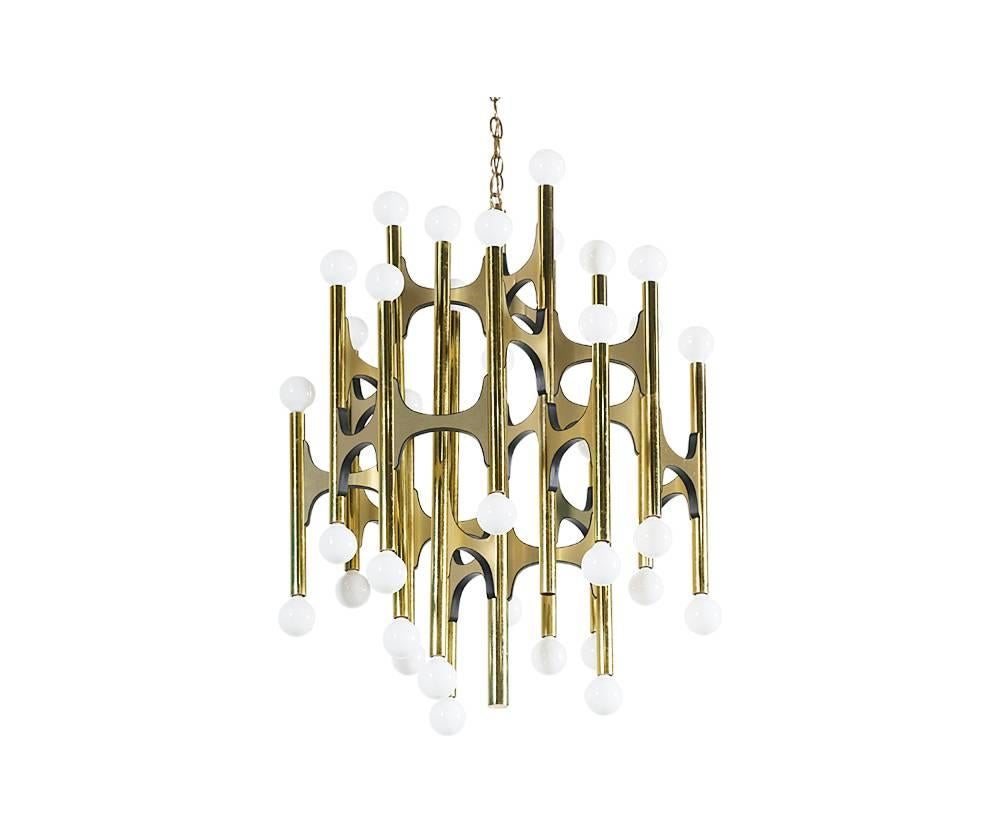 Designer: Gaetano Sciolari
Manufacturer: Lightolier
Period/style: Mid-Century Modern
Country: United States
Date: 1960s

Dimensions: 29? H x 22.5? W
Materials: Polished brass
Condition: Shows beautiful patina from age and use
Number of