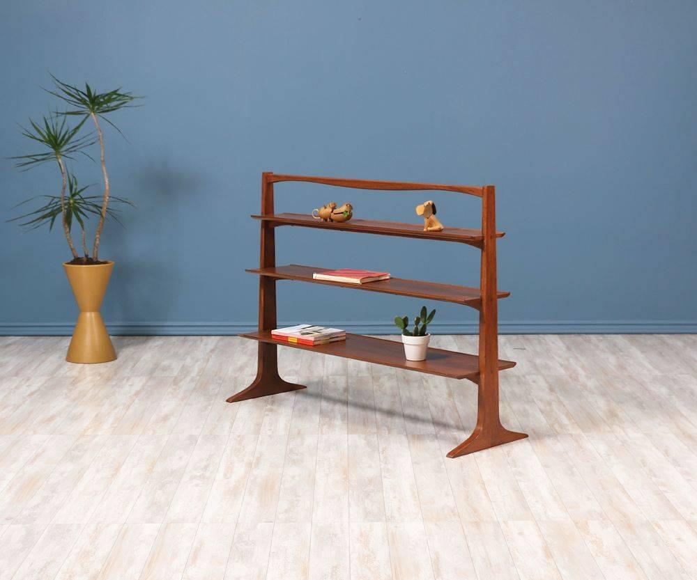 Mid-Century Modern Bookshelf designed by American designer John Van Koert and manufactured by Drexel in the United States circa 1950’s. With a solid and stable walnut wood frame and three tapered shelves, this bookshelf illustrates a stylish and