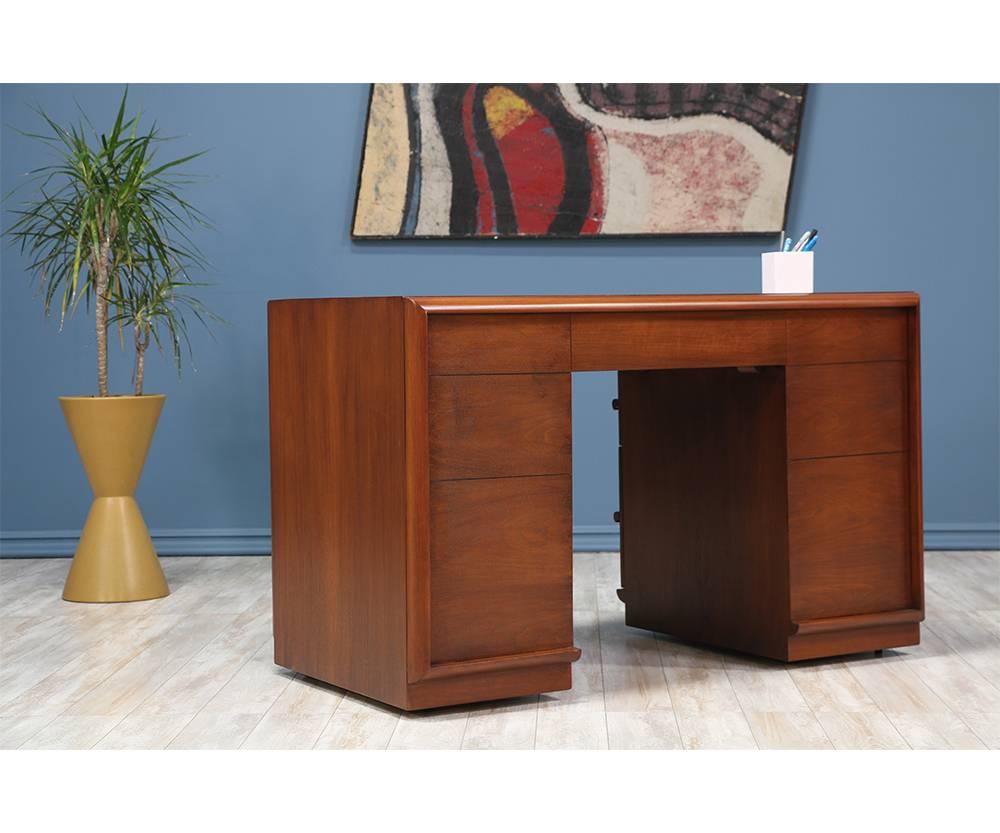 T.H. Robsjohn Gibbings Desk for Widdicomb In Excellent Condition In Los Angeles, CA
