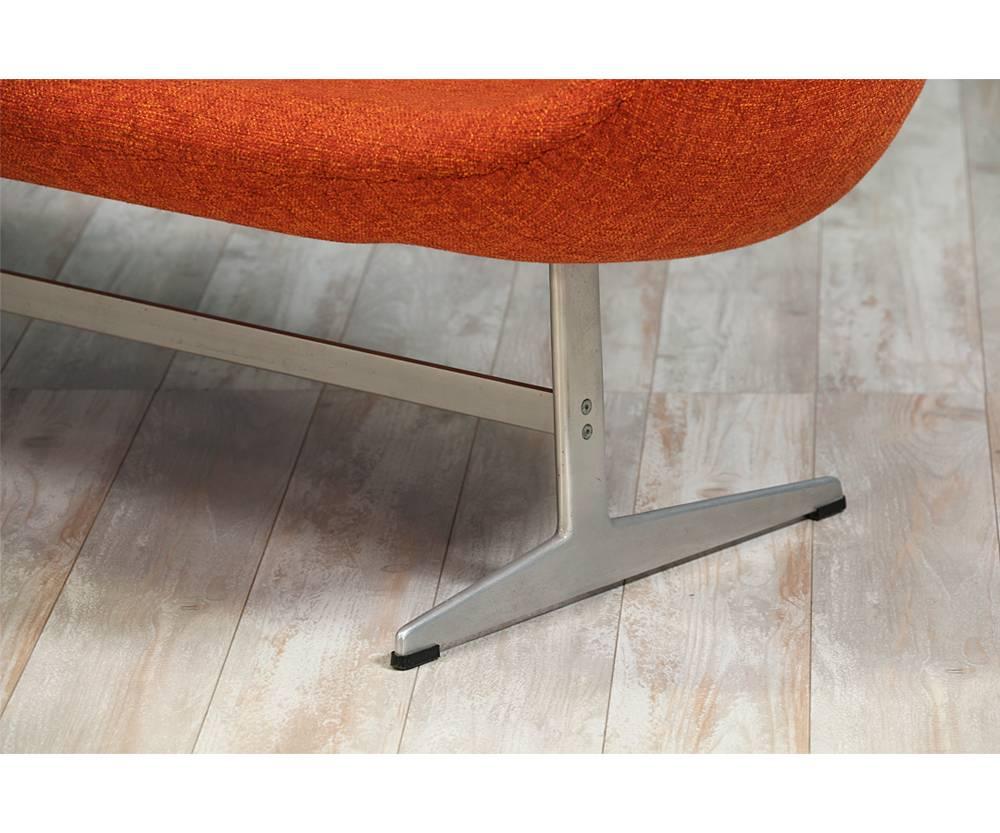 Mid-20th Century Arne Jacobsen “Swan” Sofa for Fritz Hansen