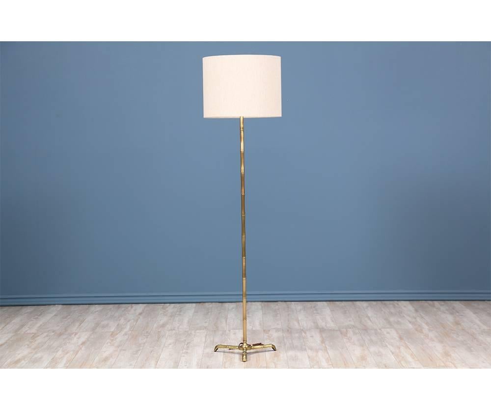 tri leg lamp