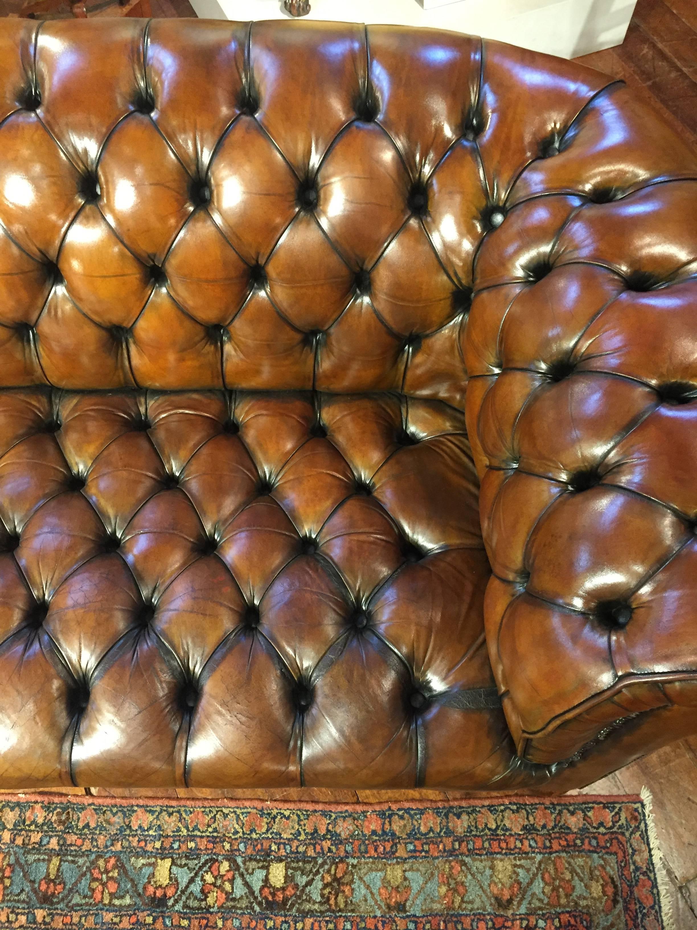 Vintage Chesterfield Sofa In Good Condition In London, GB