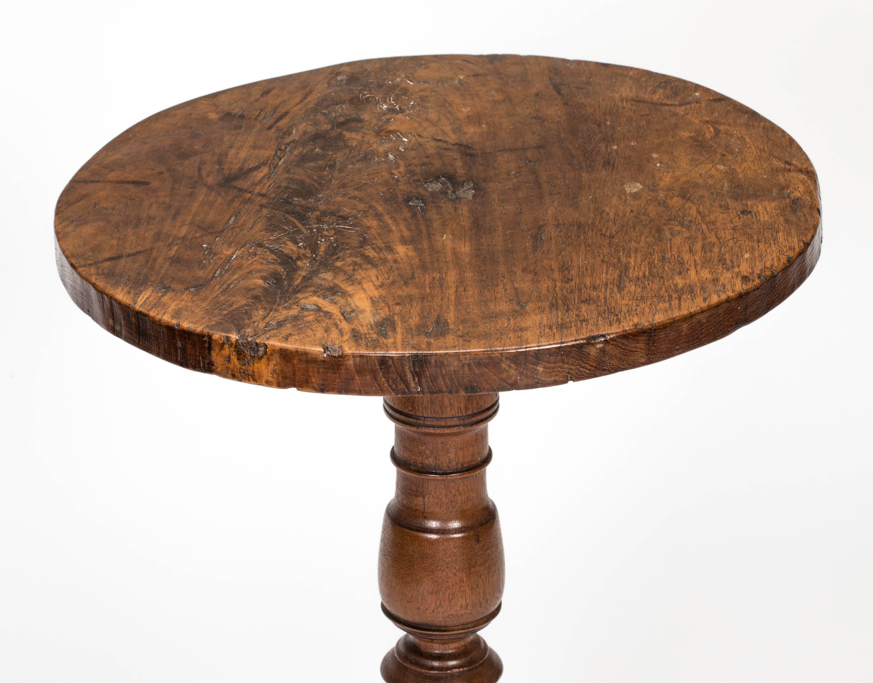small round pedestal accent table