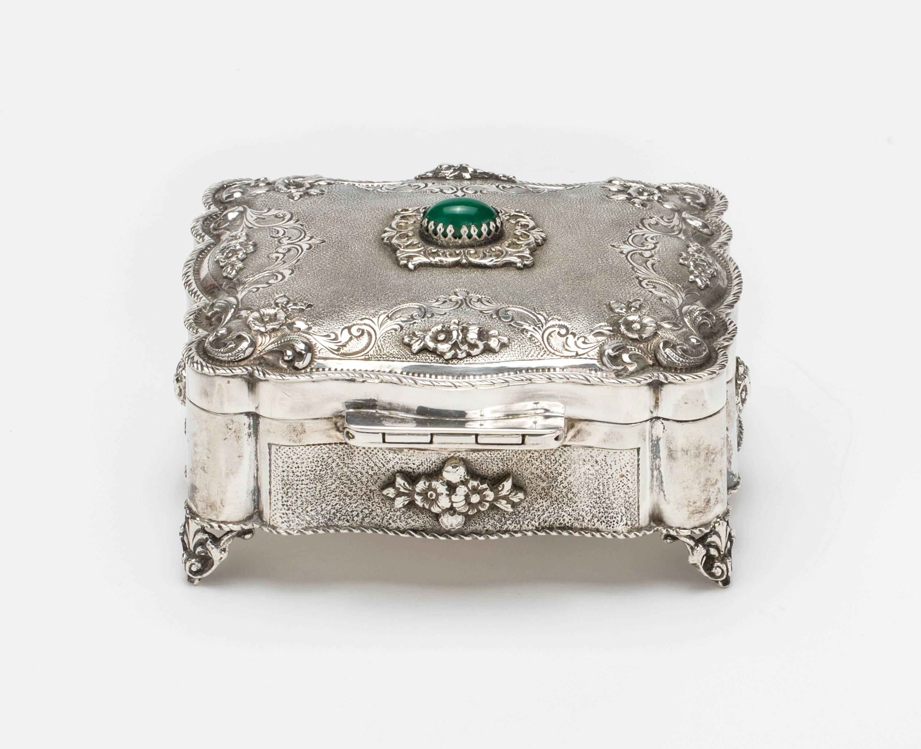 Jewelry Box, 800 silver with Chalcedony Stone In Good Condition For Sale In Summerland, CA