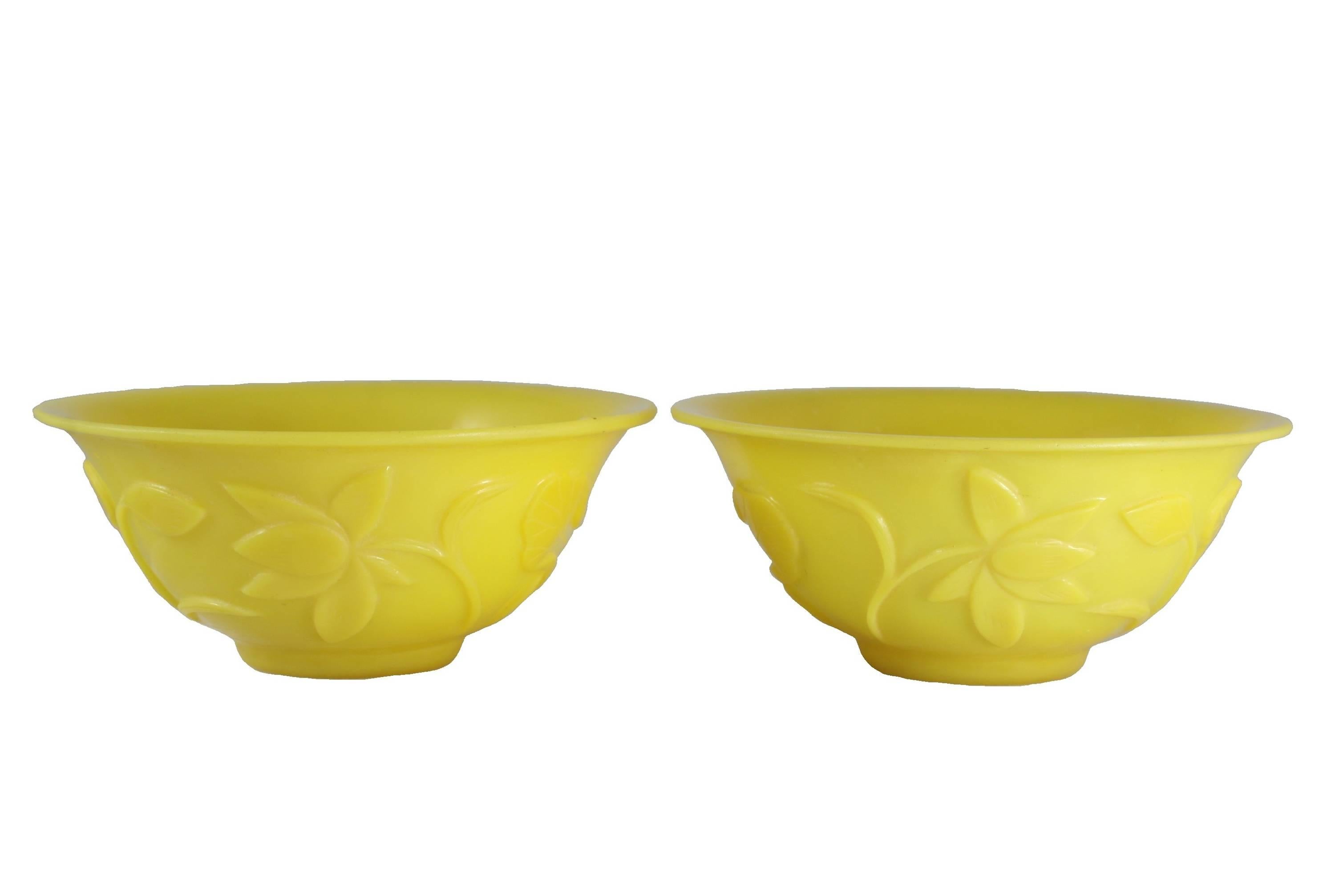 Chinese Pair of Imperial Yellow Monochrome Peking Glass Bowls 3